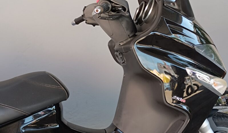 
								PIAGGIO XEvo 250 ANNO 2012 completo									