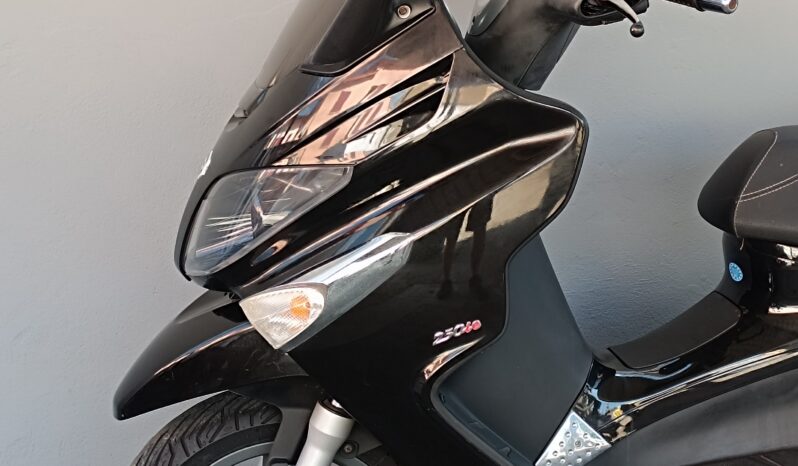 
								PIAGGIO XEvo 250 ANNO 2012 completo									